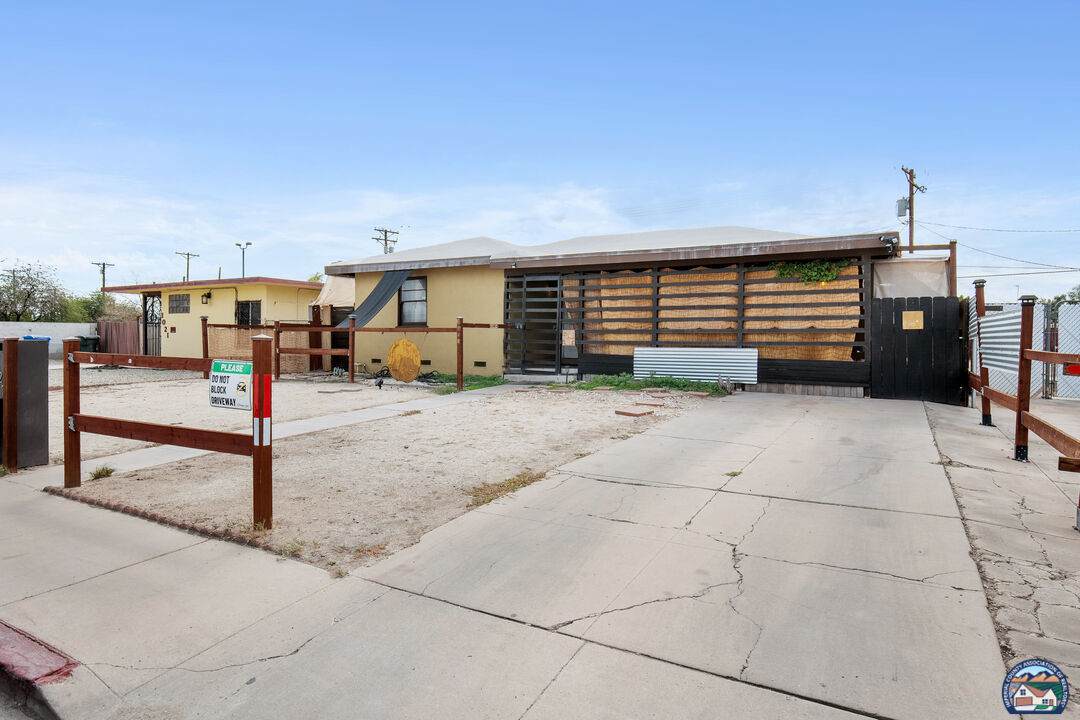 1027 Holt Ave - Photo 1