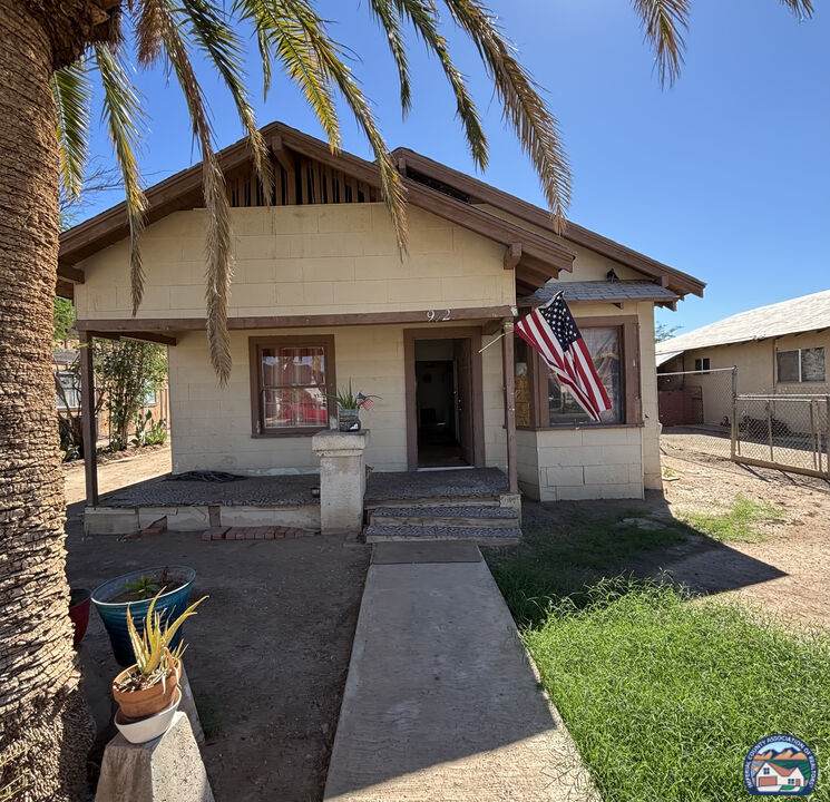 922 3rd St - Photo 1