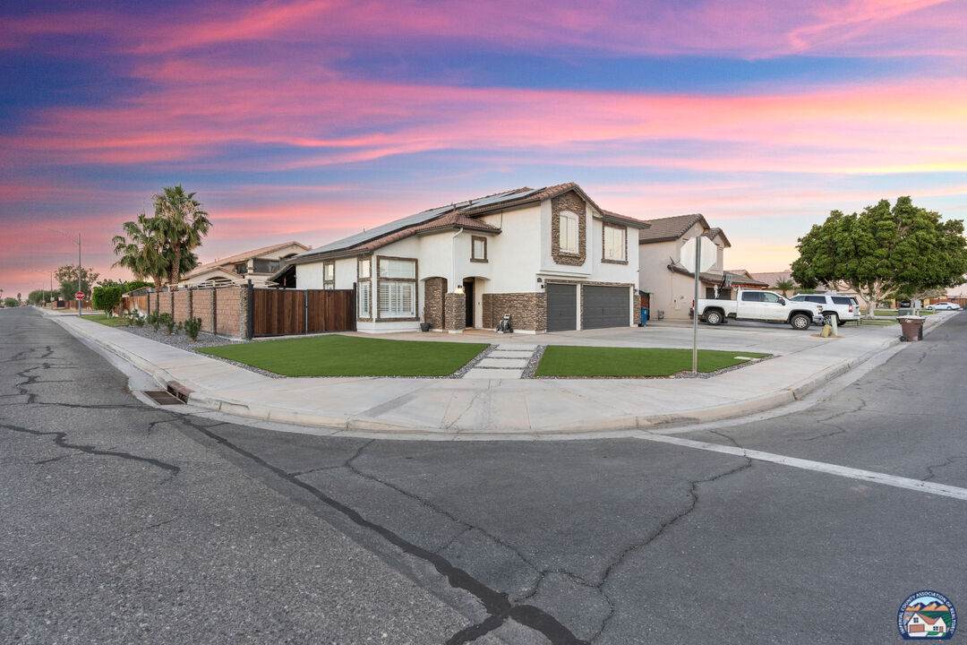 663 Silverwood St - Photo 1