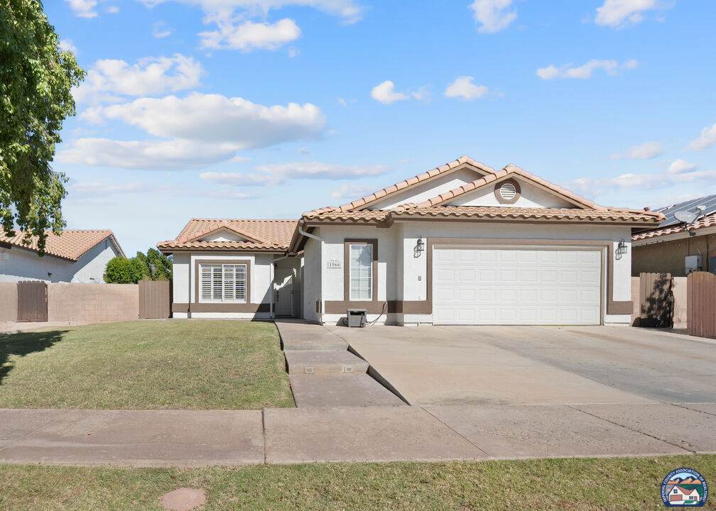 1966 Farmer Dr - Photo 1