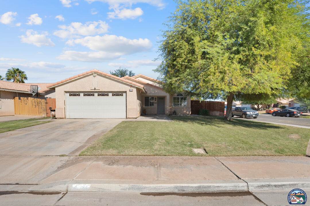 653 Baywood St - Photo 1