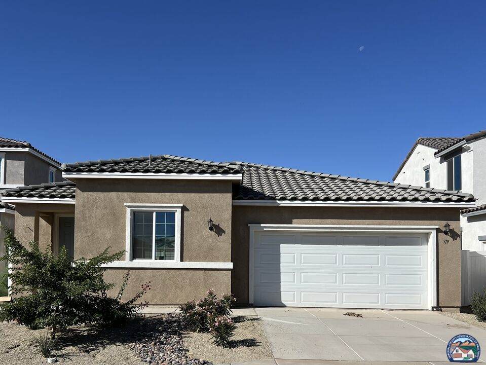 719 Zozoa Ct - Photo 1