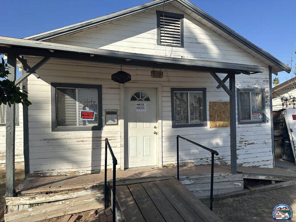 415 3rd St - Photo 1