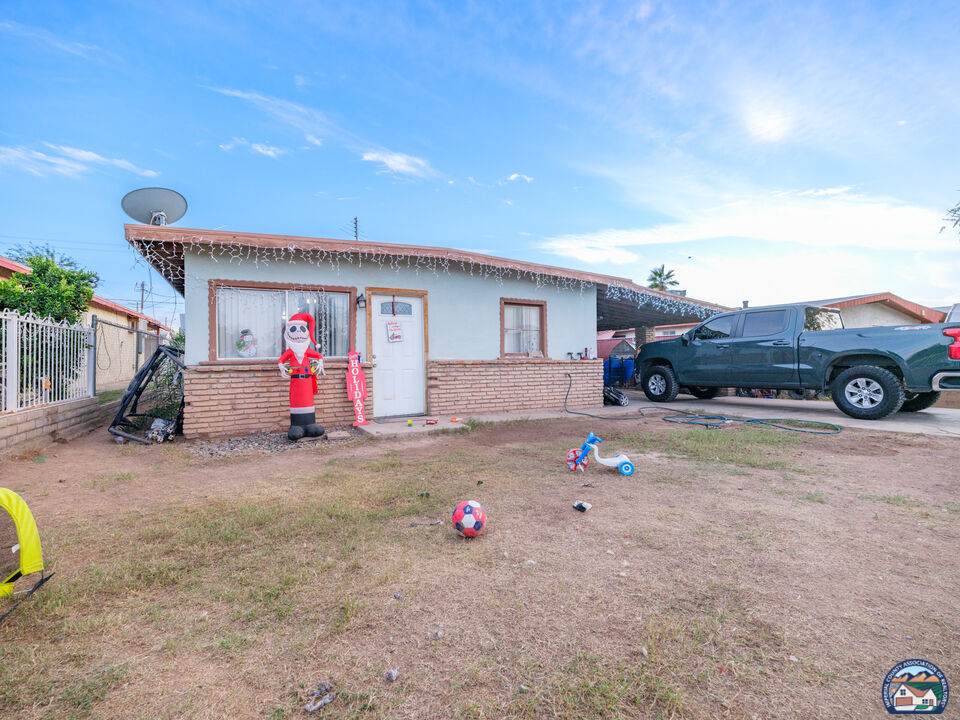 471 State St - Photo 1