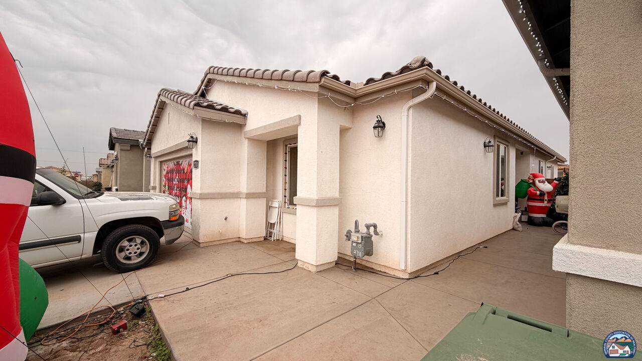 2711 Meadowbrook Dr - Photo 1