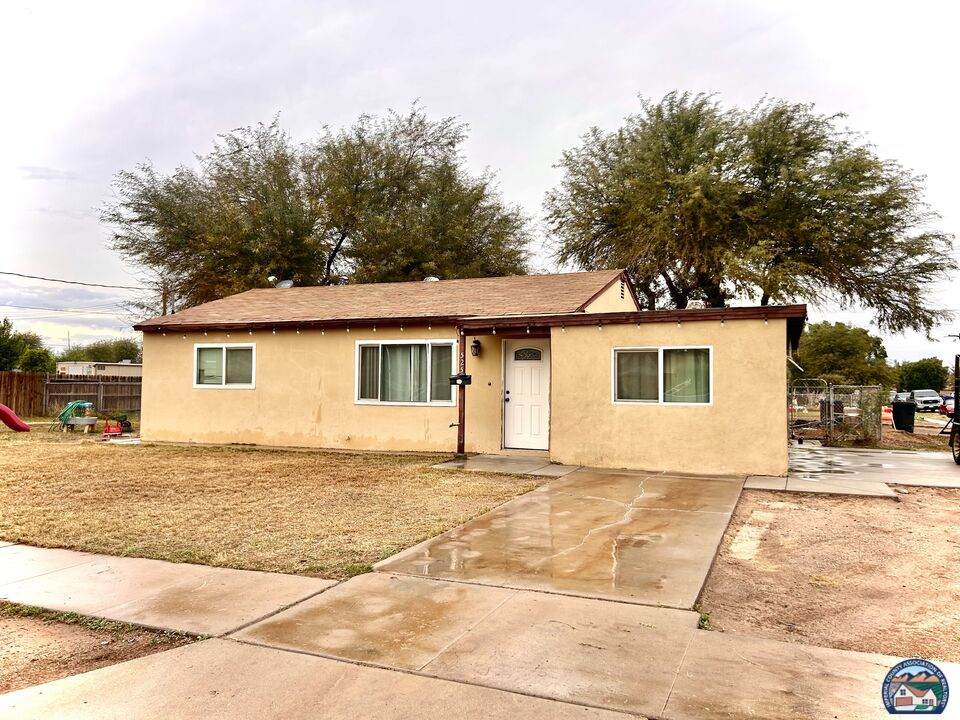 525 8th St - Photo 1