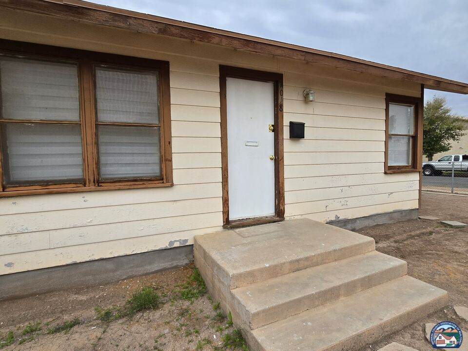 1018 Commercial Ave - Photo 1