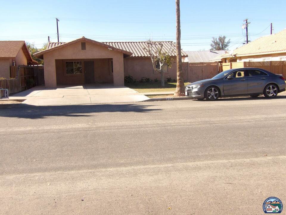 853 Cedar Ave - Photo 1