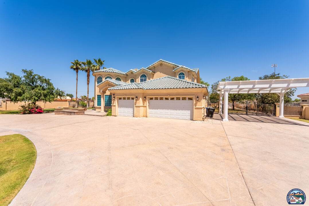 1849 Lotus Ave - Photo 1