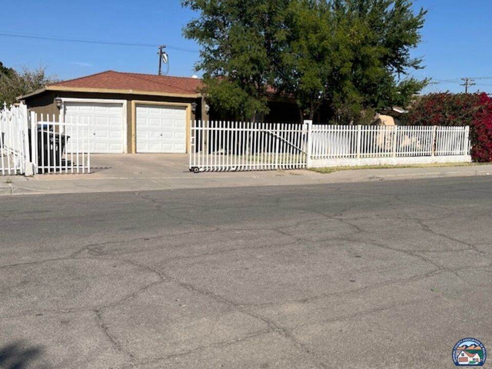 817 6th St - Photo 1