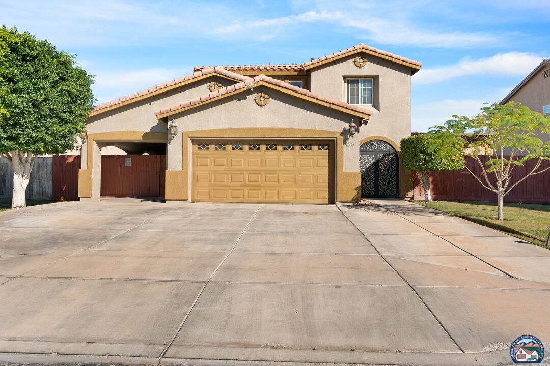 1237 D Hinojosa St - Photo 1