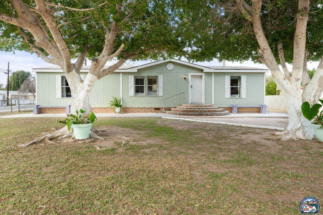 2303 Olive Ave - Photo 1