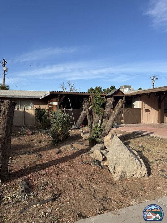 706 Yucca Dr - Photo 1