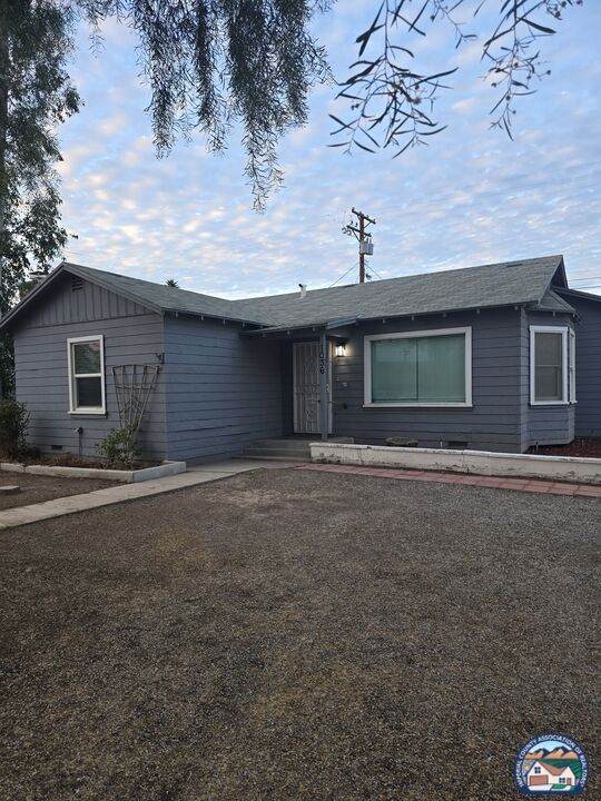 1036 Ross Ave - Photo 1