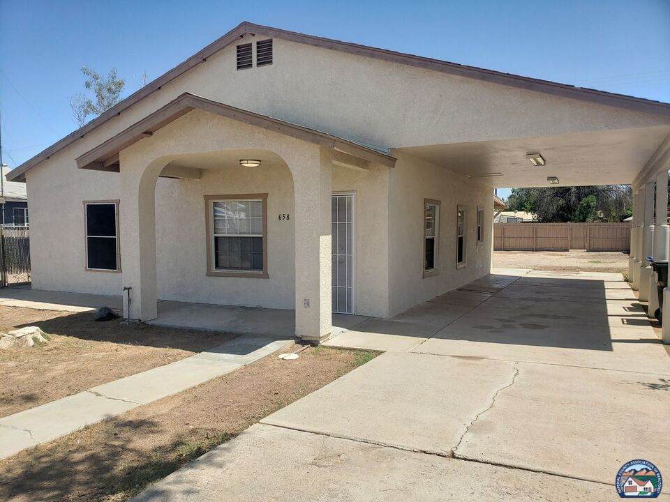 658 Cesar Chavez St - Photo 1