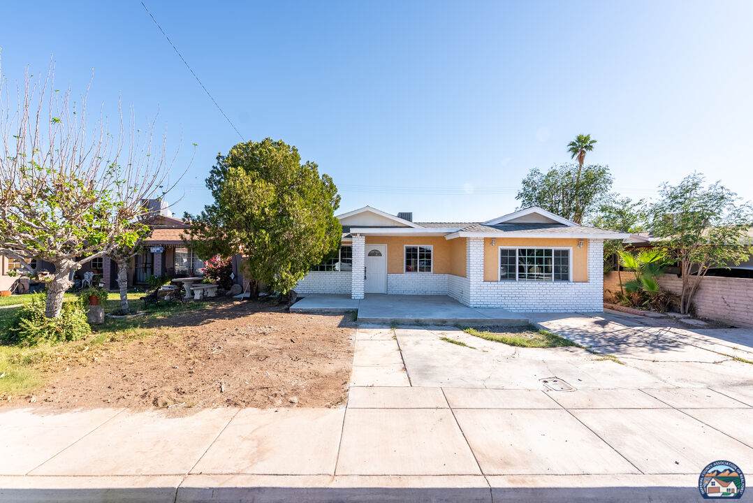 728 Lincoln St - Photo 1