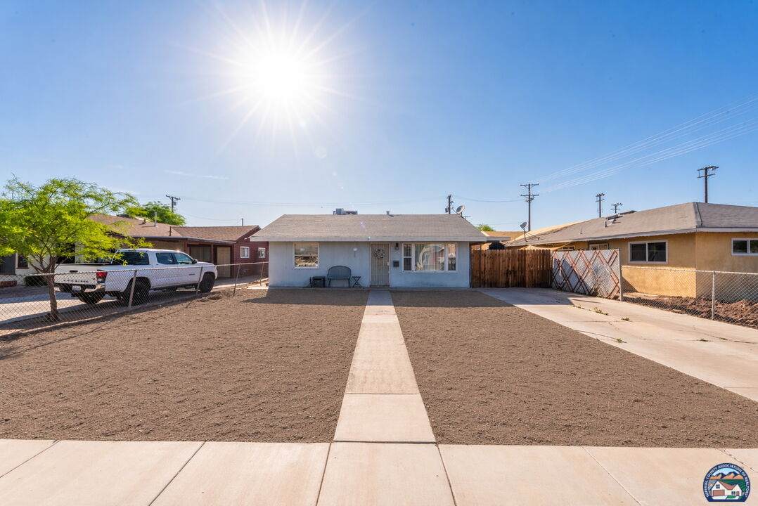 619 E St - Photo 1