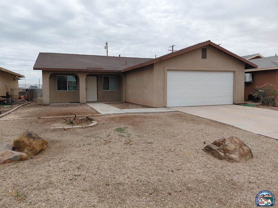 409 Alexandria St - Photo 1