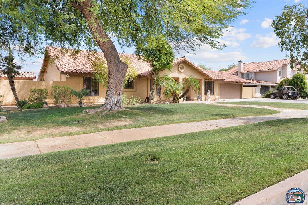 2240 Desert Gardens Dr - Photo 1