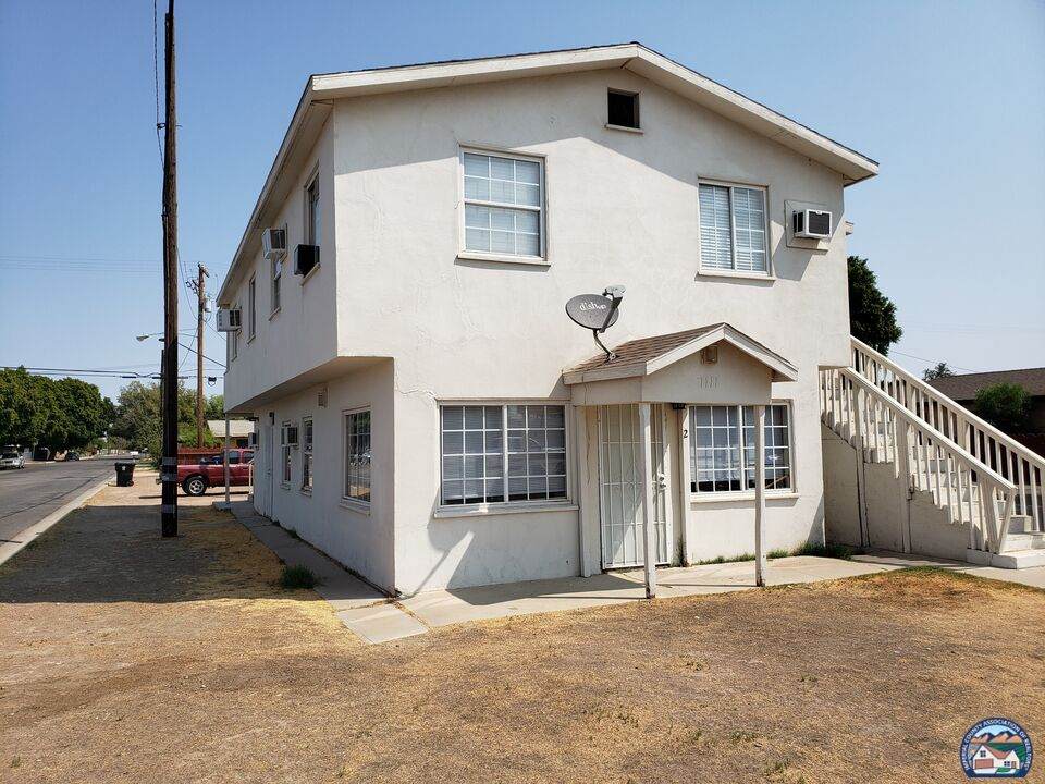 1111 E St - Photo 1