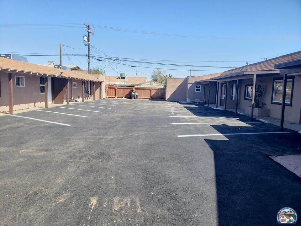 702 Adams Ave - Photo 1