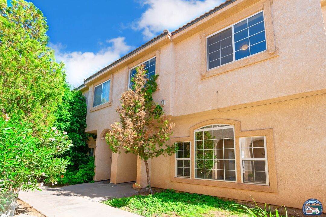 1140 Rosas St - Photo 1