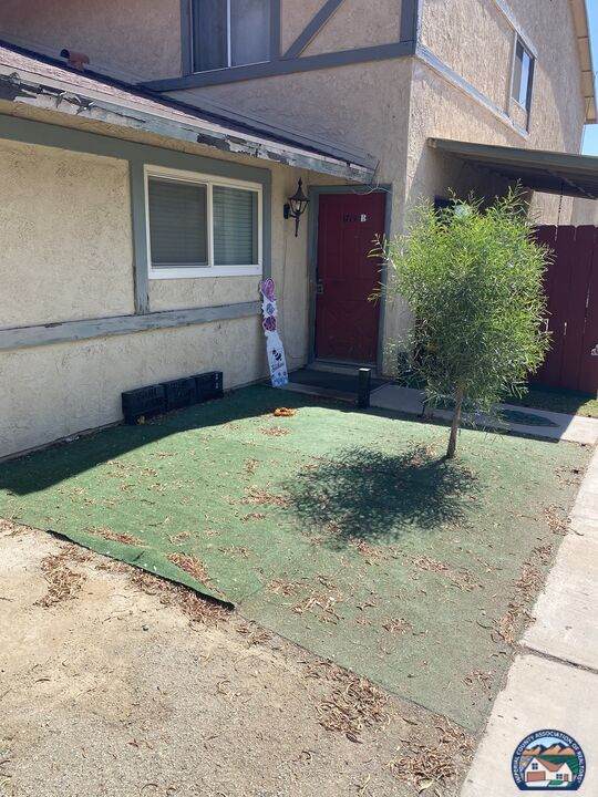 1715 Olive Ave - Photo 1