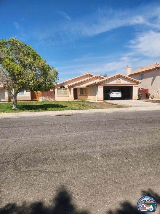 655 Silverwood St - Photo 1