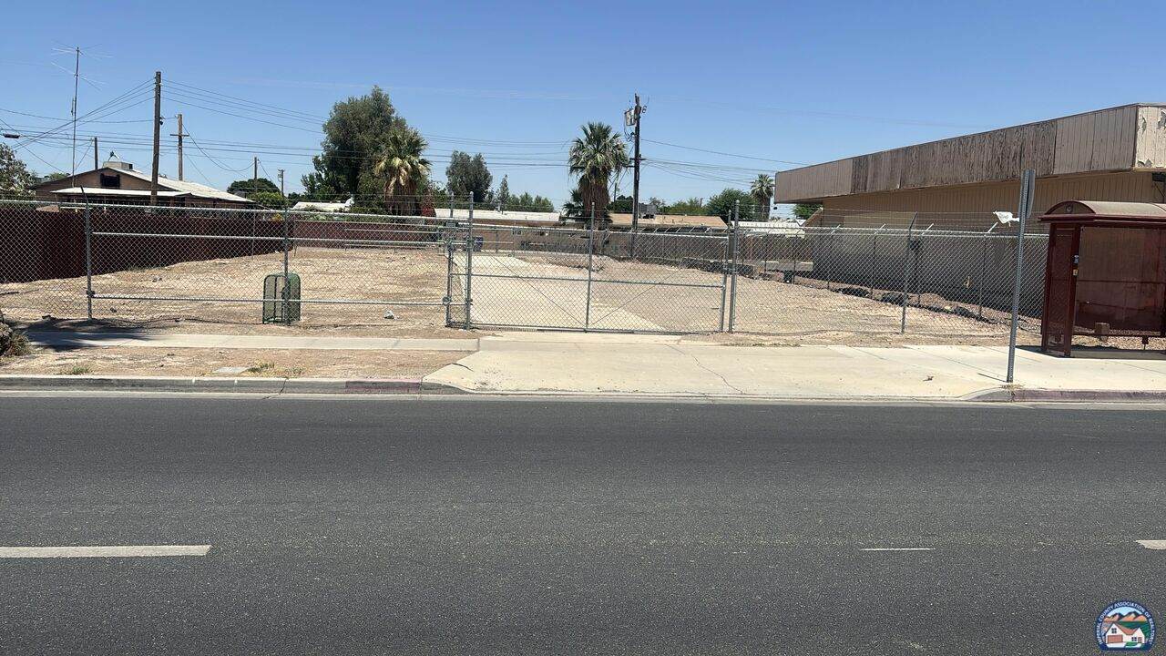 1165 Main St - Photo 1