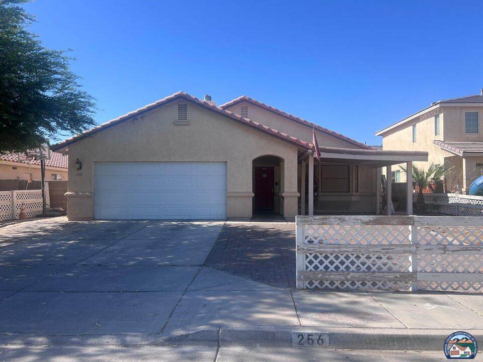 256 La Paz Dr - Photo 1