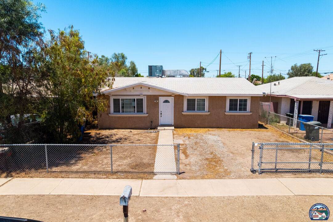 989 J St - Photo 1