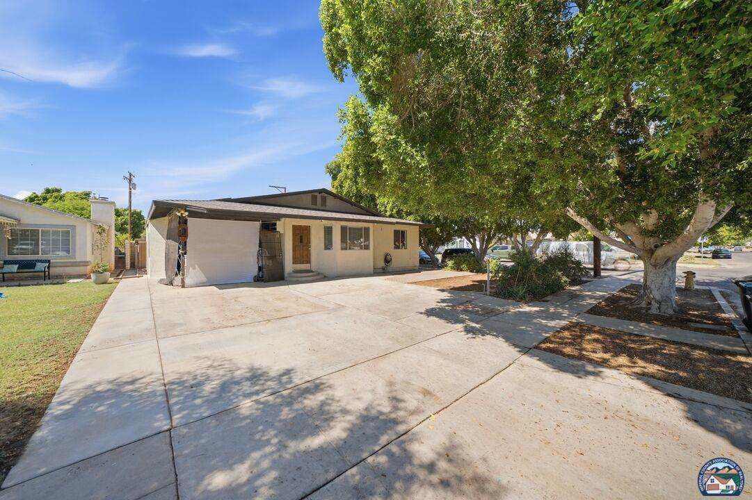 304 H St - Photo 1