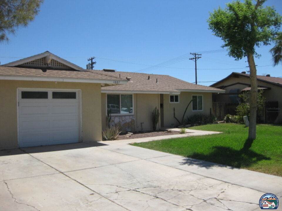 1661 Yucca Dr - Photo 1