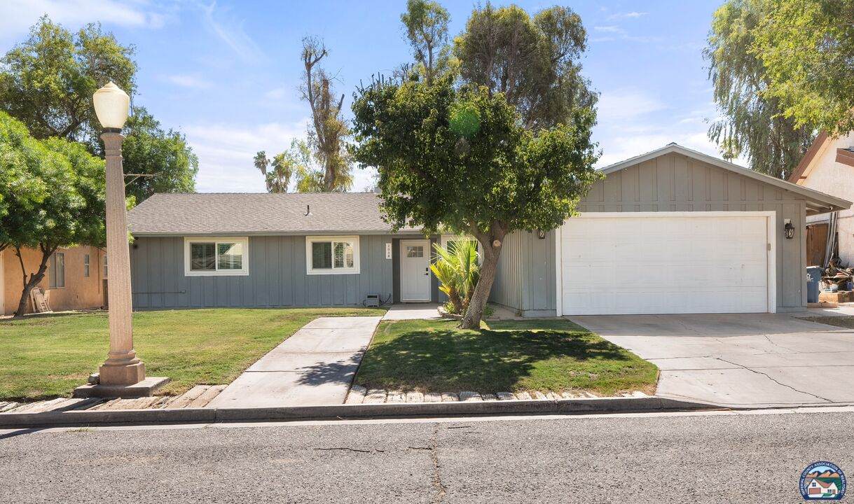 2036 Fairway Dr - Photo 1