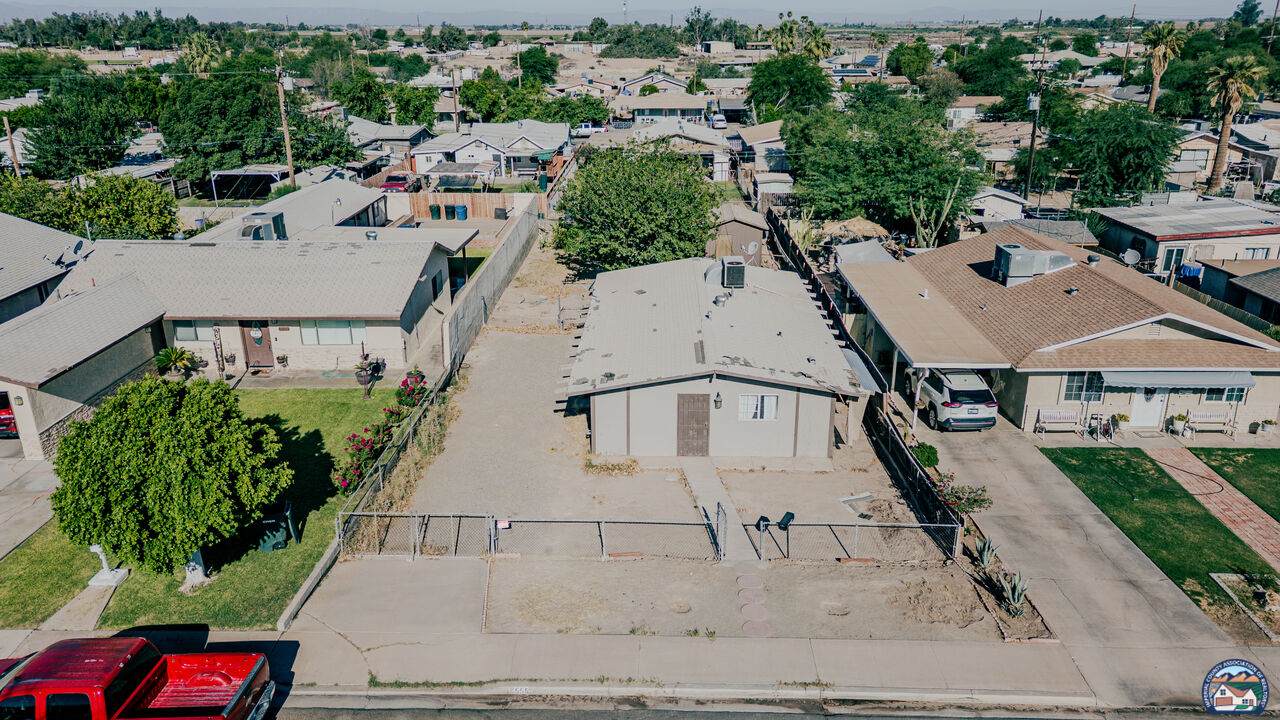 555 Mesquite Ave - Photo 1