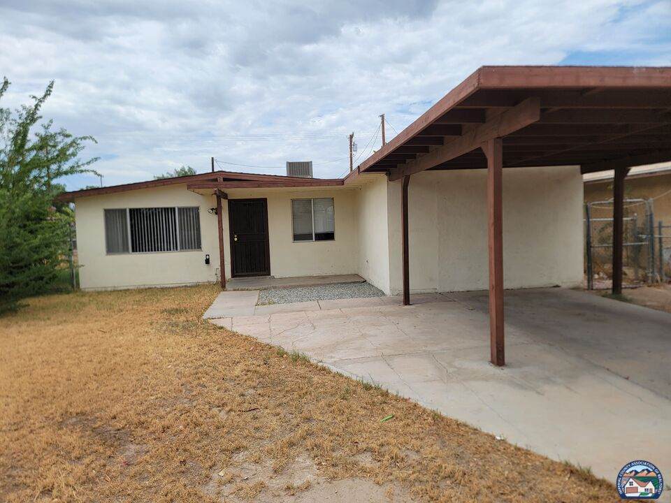 987 J St - Photo 1
