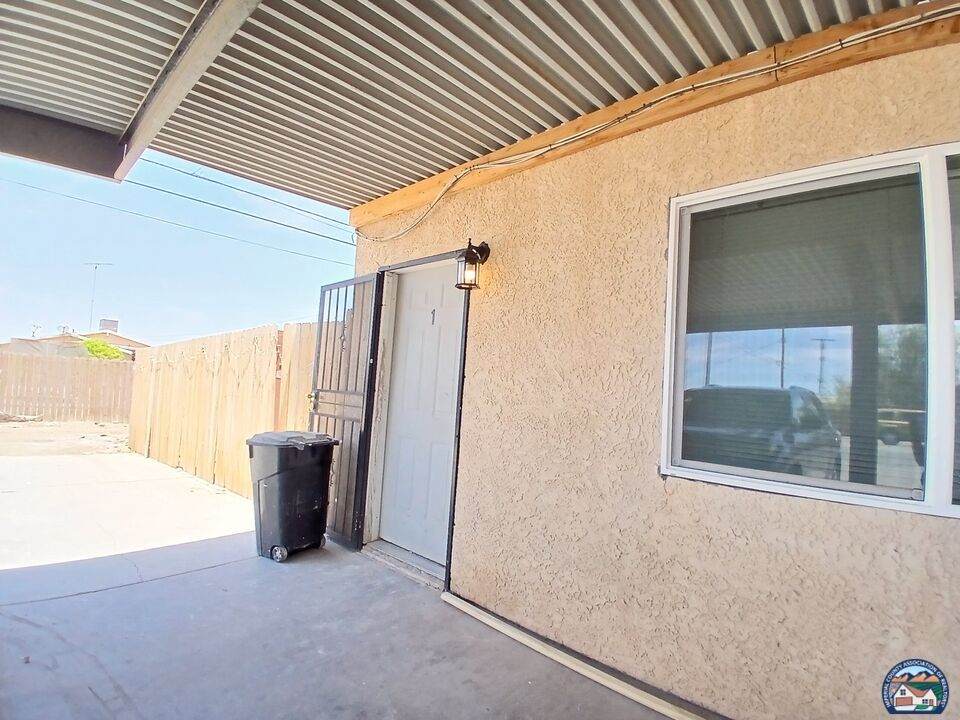 305 Lake Ave - Photo 1