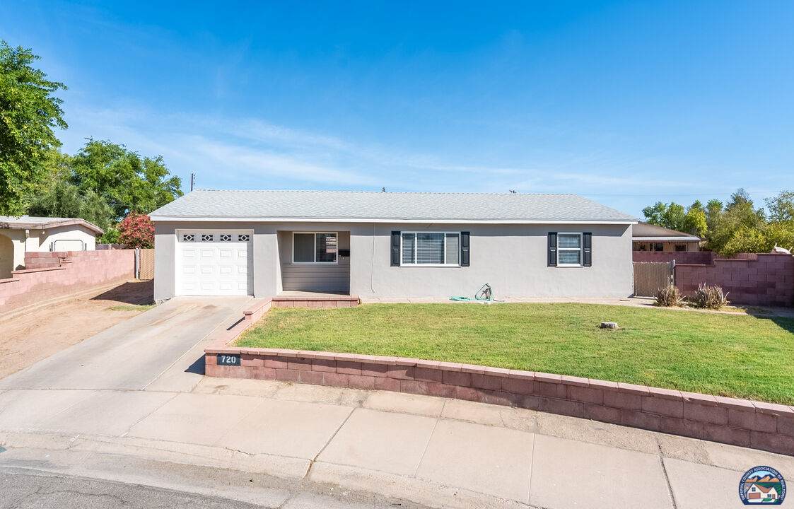 720 Circle Dr - Photo 1