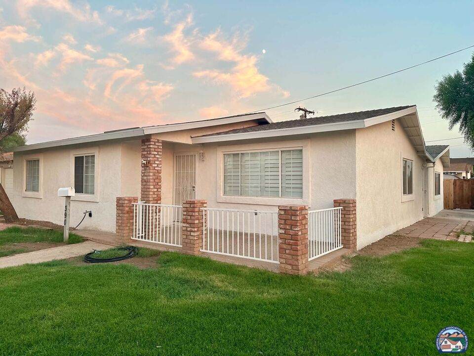 390 Adler St - Photo 1