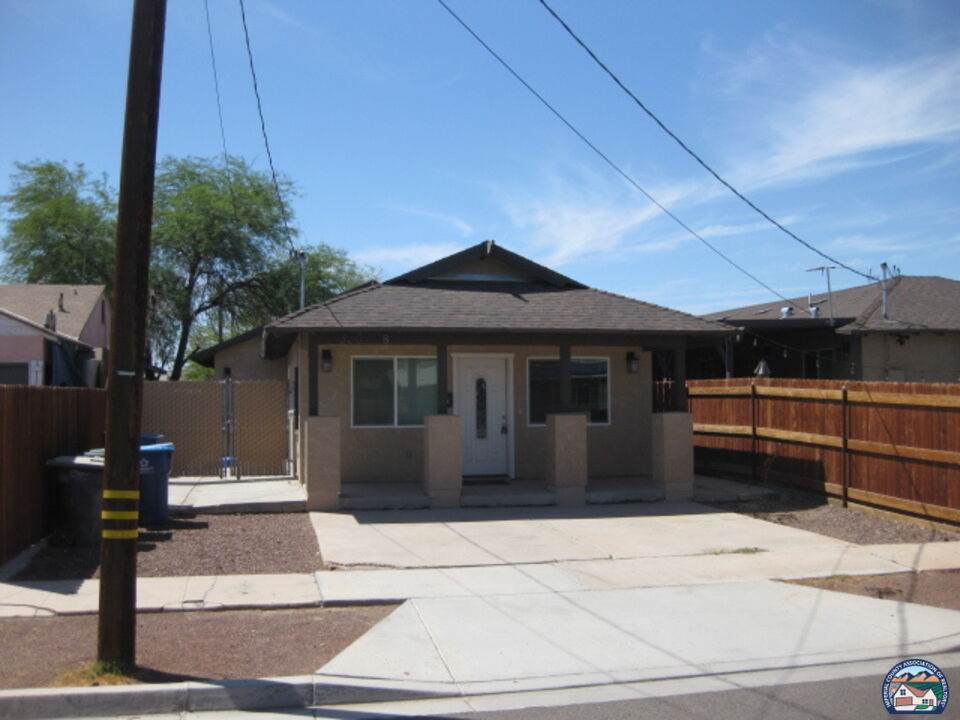 320 G St - Photo 1