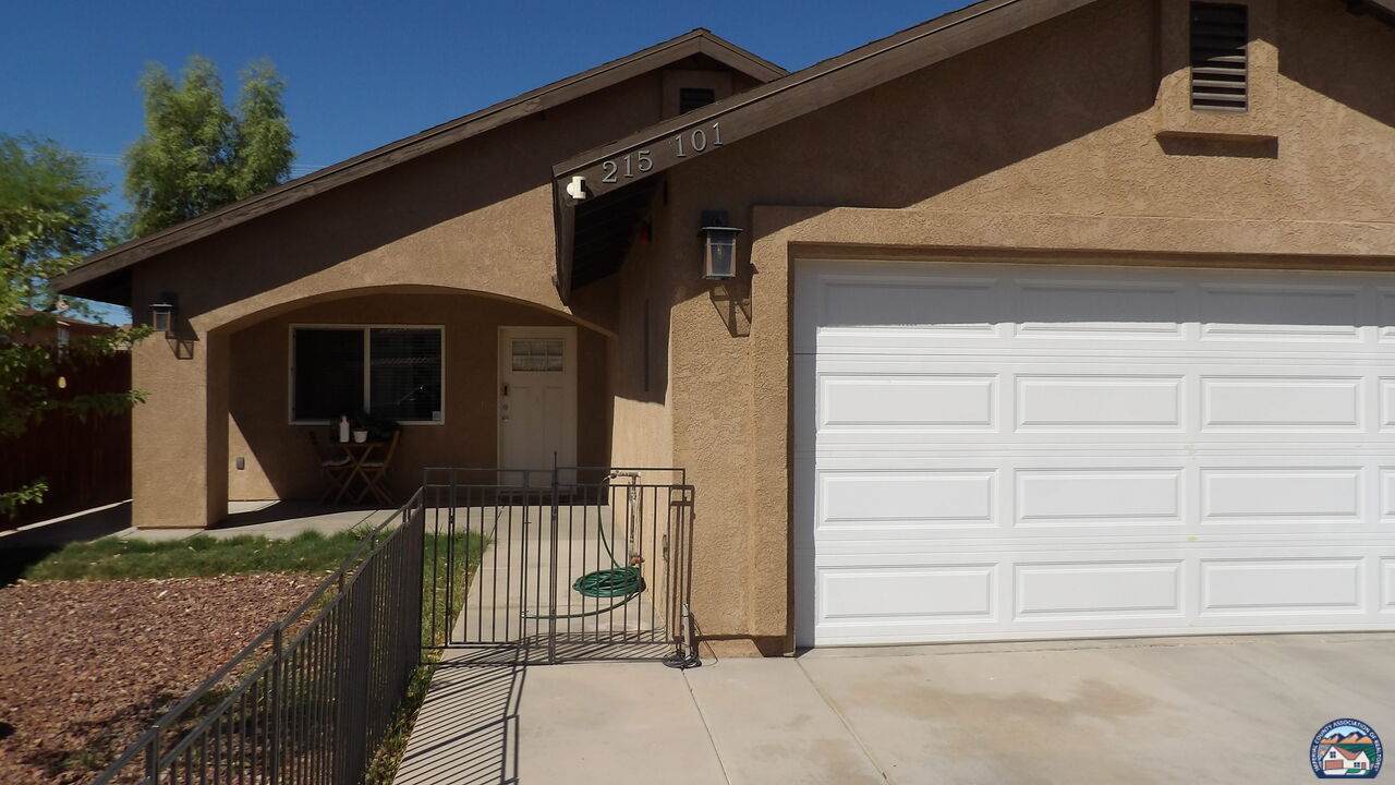 215 G St - Photo 1