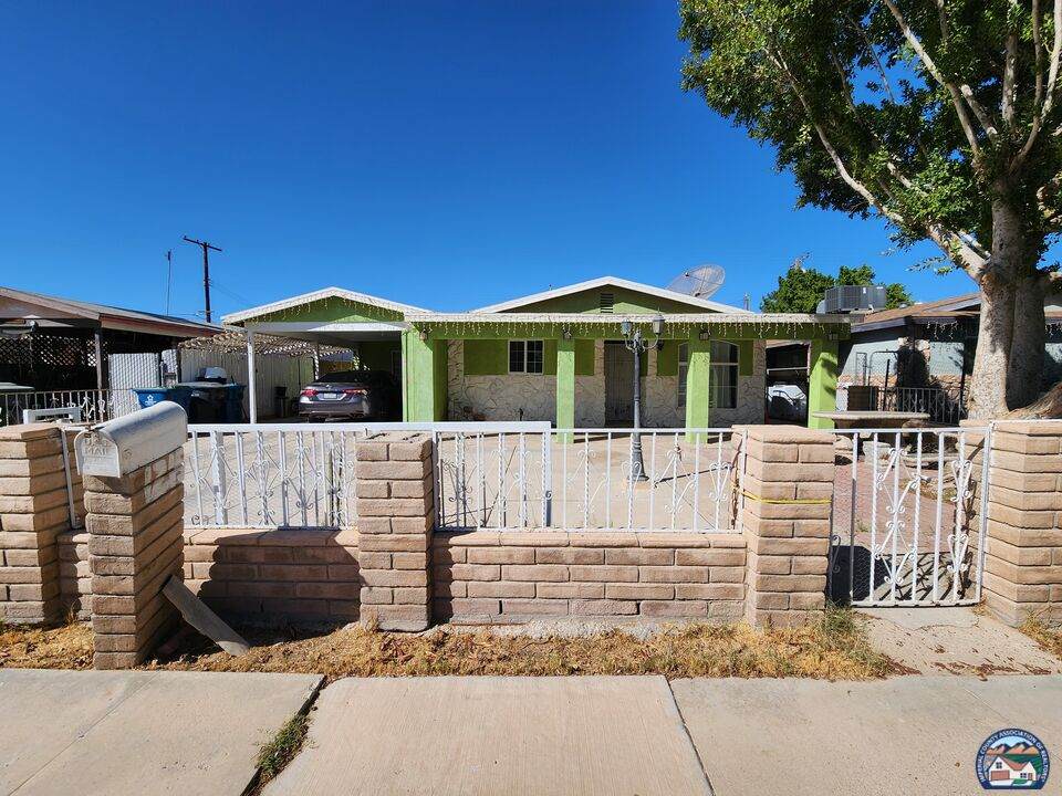 1215 Ivy St - Photo 1