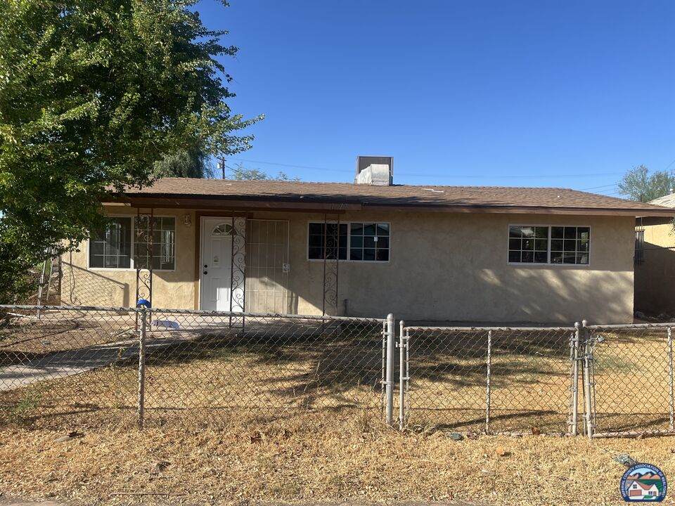 1077 G St - Photo 1