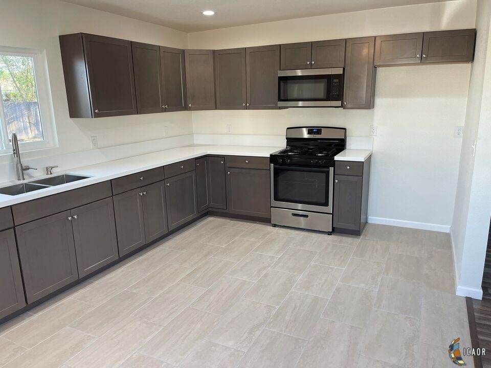 686 Southwind Dr - Photo 1