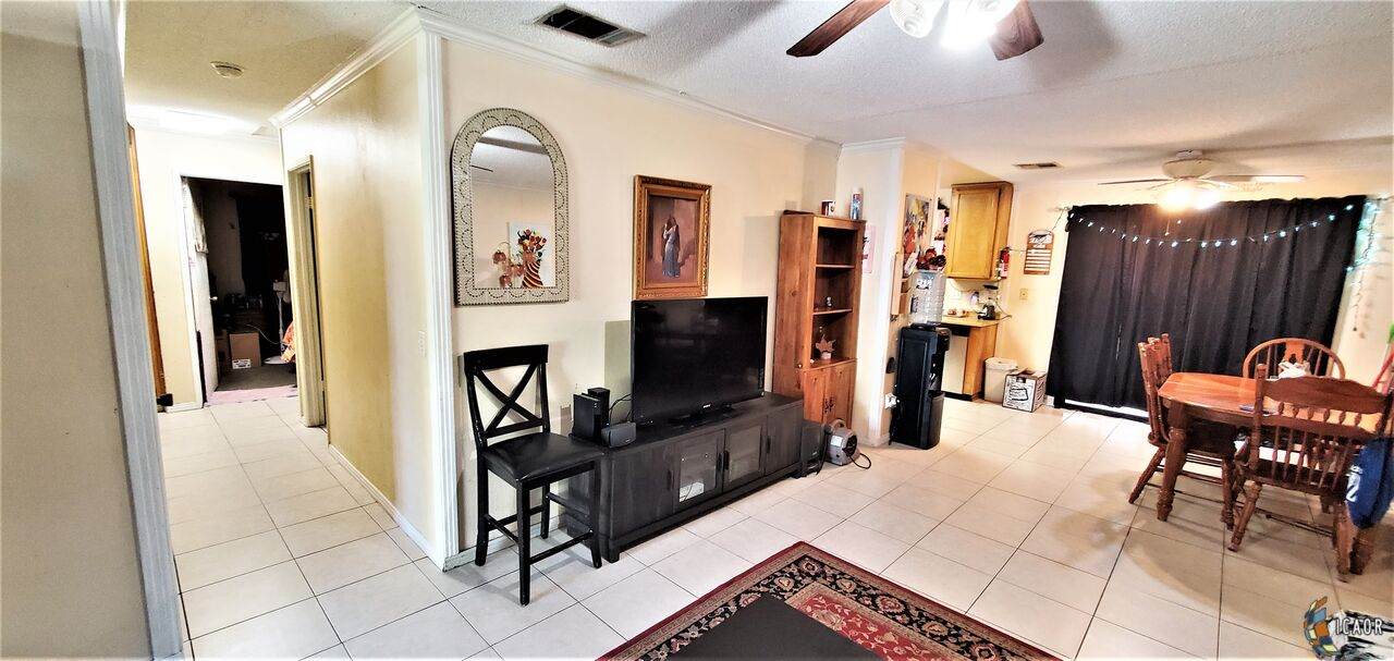 233 Yucca Dr - Photo 1