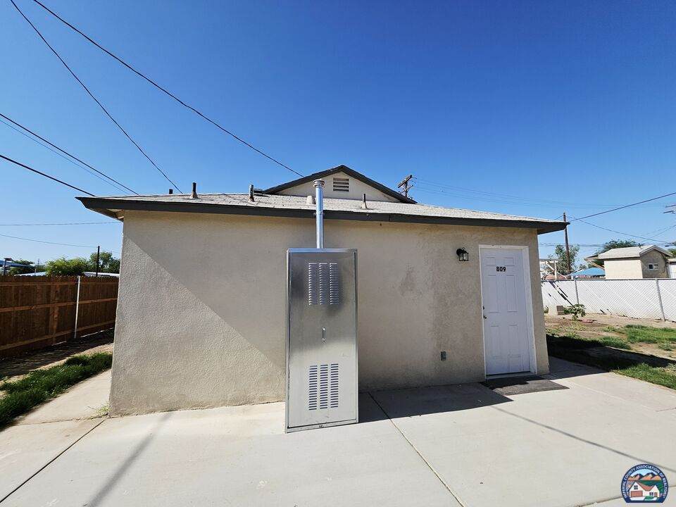 809 Rose Ave - Photo 1