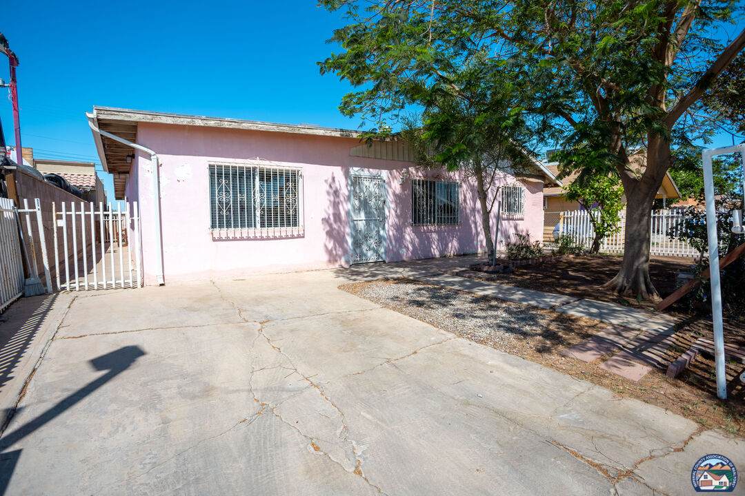 931 Emerson Ave - Photo 1