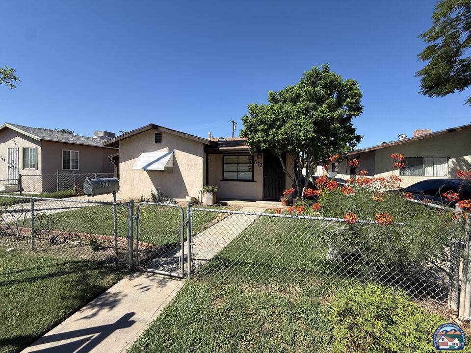 677 Stanley Pl - Photo 1