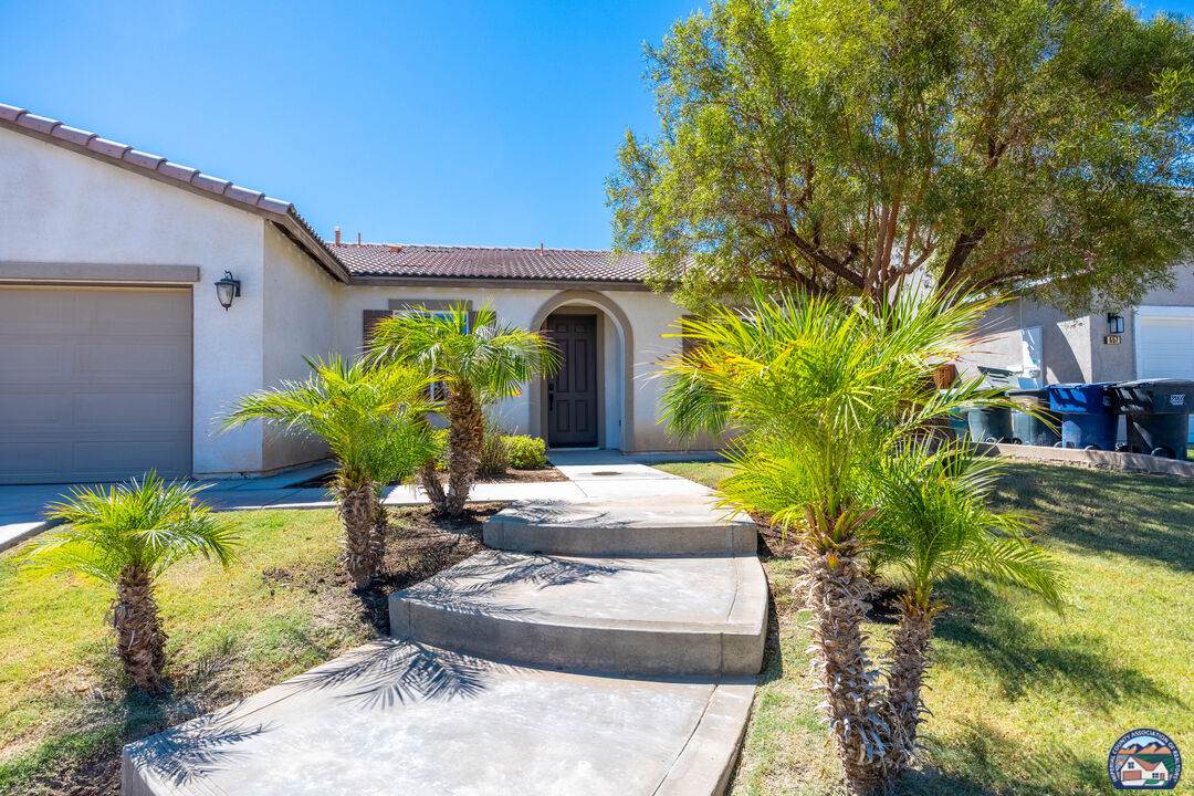 653 Cactus St - Photo 1