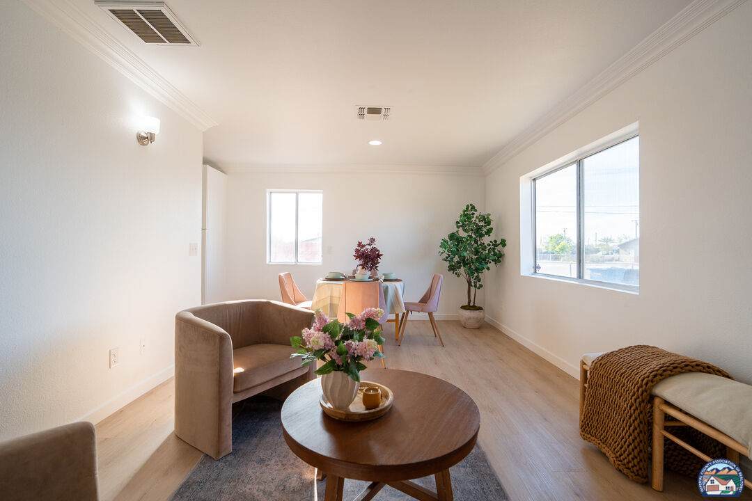 207 Barbara St - Photo 1